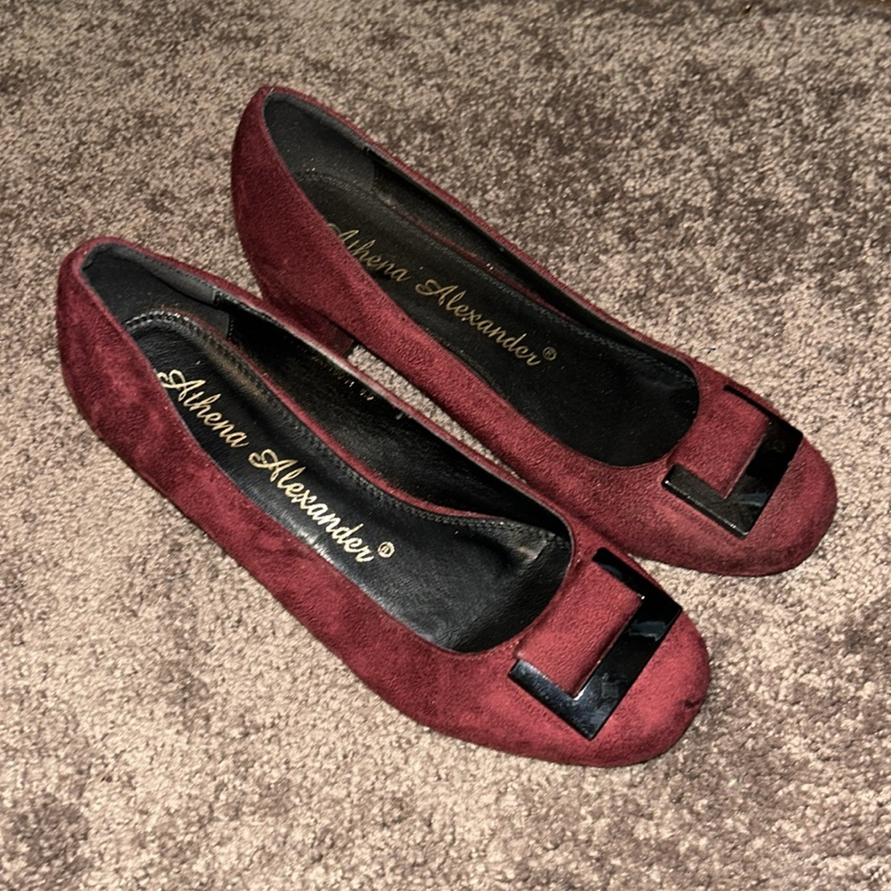 Athena Alexander Kapri size 8.5 Slip On Pump w/Buckle Detail 2" Heel